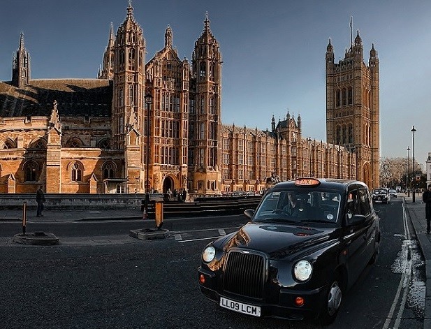 Táxi de Londres; os tradicionais 'black cabs' foram eleitos os melhores do mundo em pesquisa (Foto: Silvio Zangarini/Tips/Photononstop/AFP)