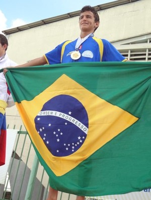 Lucas Maciel, nadador potiguar, conquistou dois ouros nos Jogos Sul-Americanos Escolares (Foto: Divulgação/Colégio das Neves)