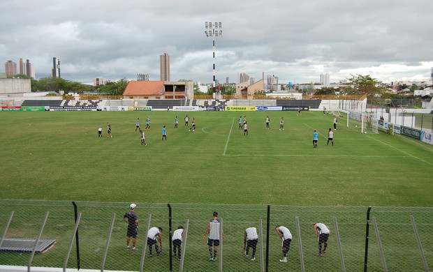 Treino do Treze no Estádio Presidente Vargas (Foto: Silas Batista / Globoesporte.com/pb)