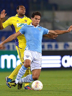 Hernanes na partida do Lazio (Foto: AFP)