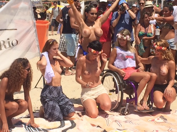 G1 Novo Toplessao Rene Musas Na Praia De Ipanema Notcias Em