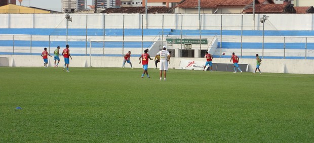 Elenco do Paysandu faz treino físico seguido por movimentação tática