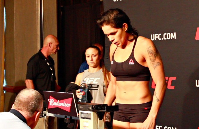 Amanda Nunes, pesagem UFC 213 (Foto: Adriano Albuquerque)