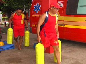 Equipe do Corpo de Bombeiros de Santarém foram chamados para fazer as buscas (Foto: Reprodução TV Tapajós)