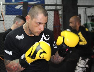 Thiago Silva, do UFC, visita Porto Velho (RO) (Foto: Hugo Crippa)