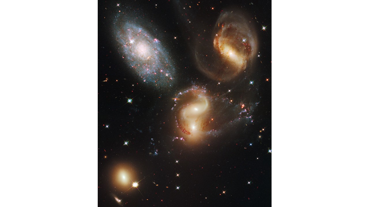 O grupo de galáxias Quinteto de Stephan está localizado na constelação de Pegasus (Foto: NASA , ESA e a equipe Hubble SM4 ERO)
