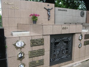 Túmulo de Marcos Matsunaga em cemitério de São Paulo (Foto: Kleber Tomaz/G1)