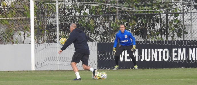 Mauri Lima e Walter, Corinthians (Foto: Marcelo Braga) Mauri Lima e Walter, Corinthians (Foto: Marcelo Braga)