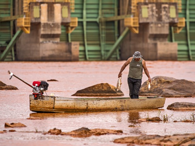 Pescadores de Linhares reclamam de falta de auxílio da Samarco (Foto: Leonardo Merçon/Últimos Refúgios)