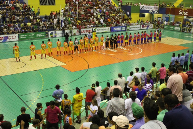 Casa cheia na abertura da Copa TV Grande Rio de Futsal (Foto: Magda Lomeu)