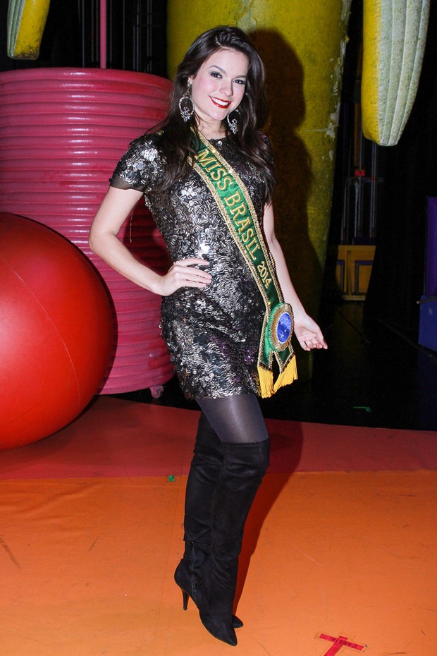  Melissa Gurgel,  Miss Brasil 2014, confere o espetáculo Chacrinha o Musical (Foto: Raphael Castello/AgNews)