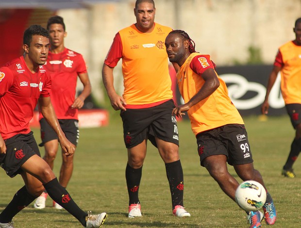Vagner Love e Renato Santos, Flamengo  (Foto: Bernardo Monteiro / VIPCOMM)