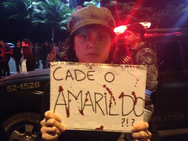 Entre os pedidos dos manifestantes, o fim da polícia militar (Foto: Gabriel Barreira/G1)