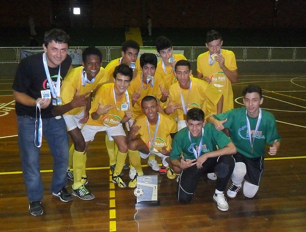 EEEFM Eurico Salles, de Itaguaçu, vencedora do futsal da Regional de Colatina dos Jogos Na Rede 2013 (Foto: Divulgação/Sedu)