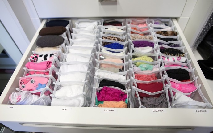 Galeria Gabriela Corrêa organizadora de ambientes e de como dobrar roupas Mistura com Rodaika closet cozinha banheiro joias quarto calcinhas meias cuecas (Foto: Thiago Pitrez/Divulgação)