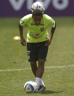 Neymar treino Brasil Arena Corinthians (Foto: André Mourão / MoWA Press)