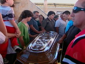 Corpo de ex-vereador de Suzano é enterrado neste sábado (25). (Foto: Reprodução/TV Diário)
