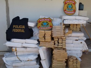 PF apreende 763 kg de maconha em cobertura falsa de caminhão, em São José do Egito, Pernambuco (Foto: Divulgação/ Polícia Federal)