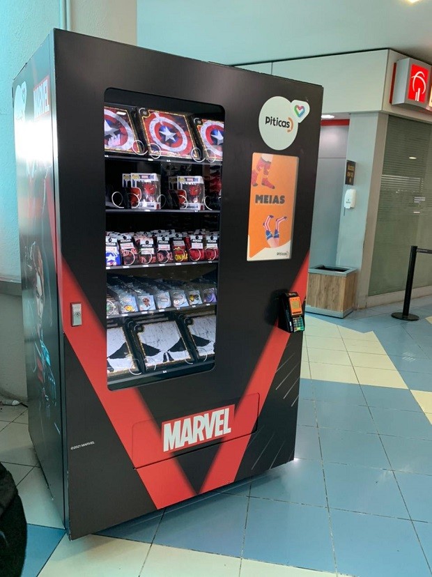 Vending machine Casa Group com a marca Piticas / Marvel no Shopping Internacional de Guarulhos (Foto: Divulgação)