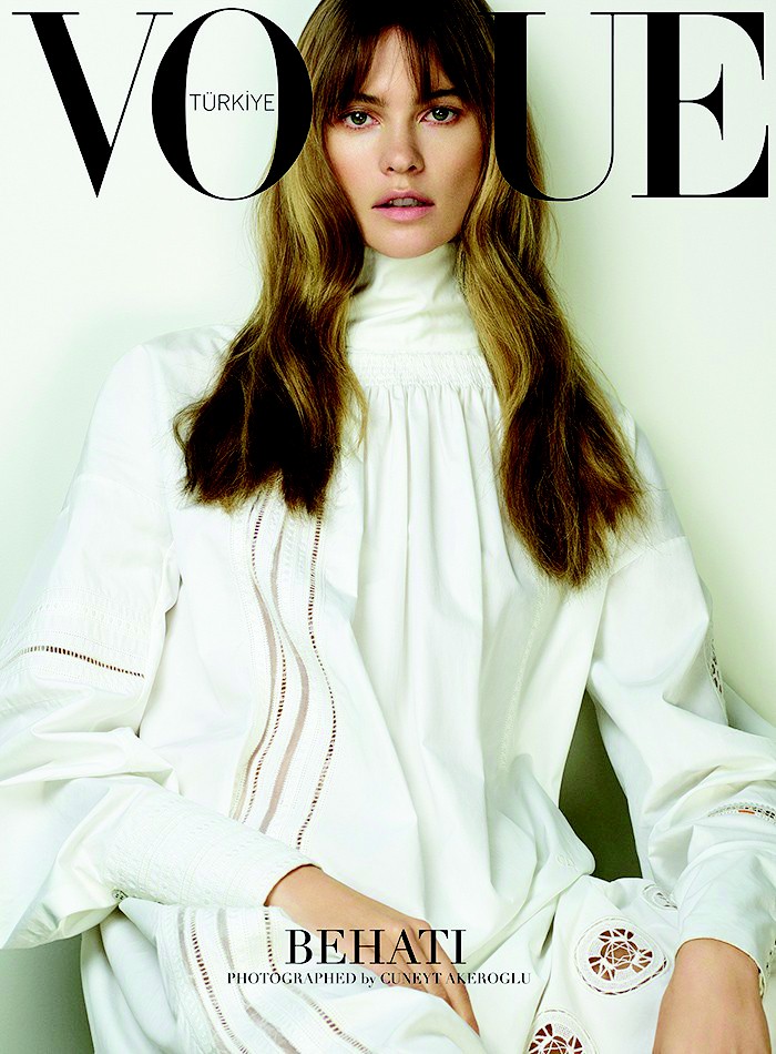 O elegante bronde da top Behati  na capa da Vogue turca de fevereiro (Foto: Divulgação)