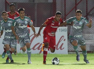 Focado na final com o Audax, Juninho evita falar sobre futuro no Palmeiras