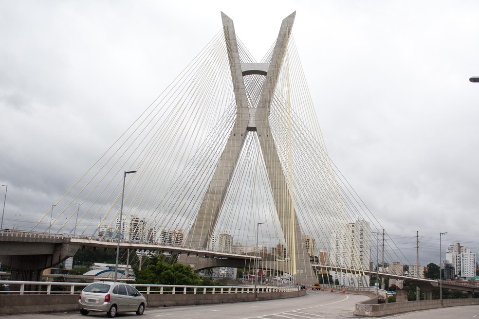 Prefeitura removeu pichações da Ponte Estaiada, um dos cartões-postais da capital paulista (Foto: Luiz Claudio Barbosa/Código 19/Estadão Conteúdo)