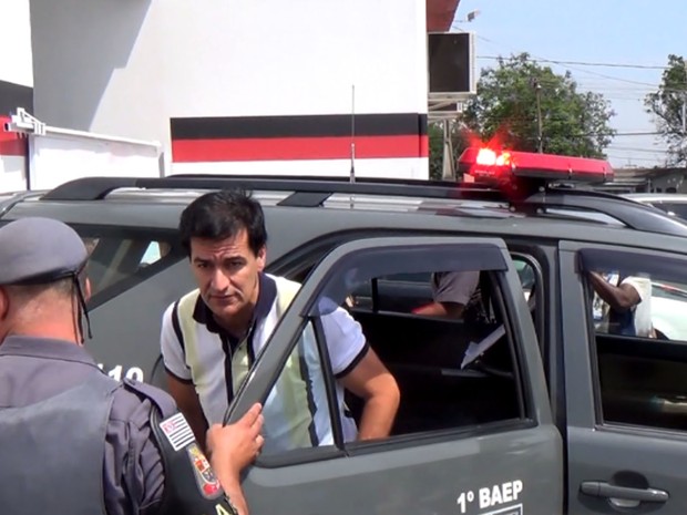 Prefeito de Indaiatuba Reinaldo Nogueira é preso e levado para delegacia em Campinas (Foto: Reprodução / EPTV)