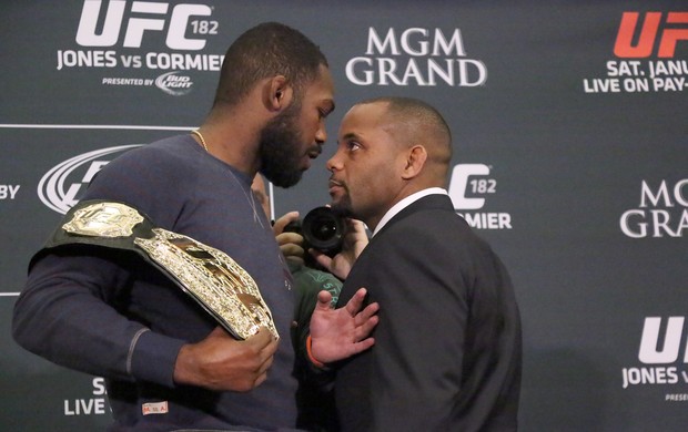 encarada Jon Jones e Daniel Cormier media day UFC 182 (Foto: Evelyn Rodrigues) encarada Jon Jones e Daniel Cormier media day UFC 182 (Foto: Evelyn Rodrigues)