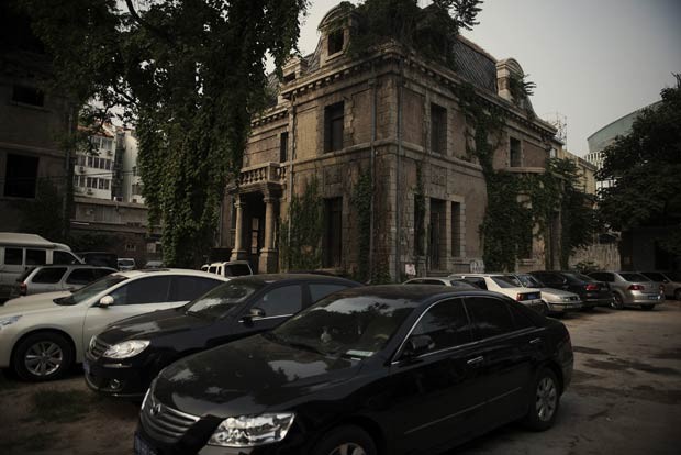 Abandonada pelo marido, mulher teria tirado a própria vida dentro da casa, o que gerou o boato de que o local seria 'mal-assombrado' (Foto: Gilles Sabrie/The New York Times)