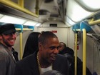 Jay-Z e Chris Martin vão de metrô a show em Londres