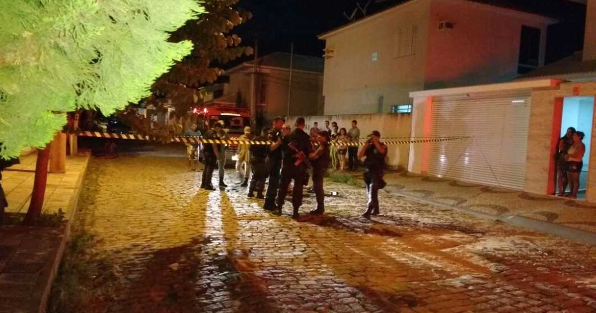 Homem é morto com três tiros em rua de Itaperuna, no RJ - Globo.com