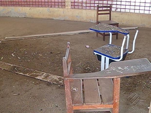 Sala de aula foi inutilizada pela falta de estrutura. (Foto: Reprodução / TV Liberal)
