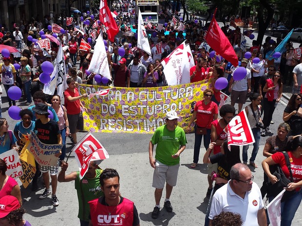 Manifestantes protestam contra a cultura do estupro. (Foto: Pedro Ângelo/G1)