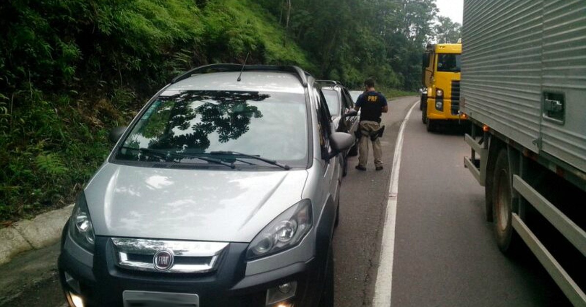 G1 Em 30 Minutos PRF Flagra 42 Carros Transitando Pelo Acostamento