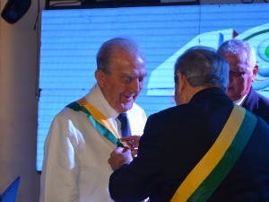 Presidente da Rede Amazônica recebe homenagem (Foto: Thiago Cabral/ TV Acre)