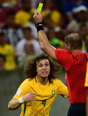 David Luiz toma cartão amarelo Brasil x Uruguai (Foto: CHRISTOPHE SIMON / AFP)
