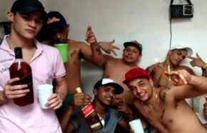 Presos fazem festa com whisky dentro de presídio em Rio Verde, Goiás (Foto: Reprodução/TV Anhanguera)