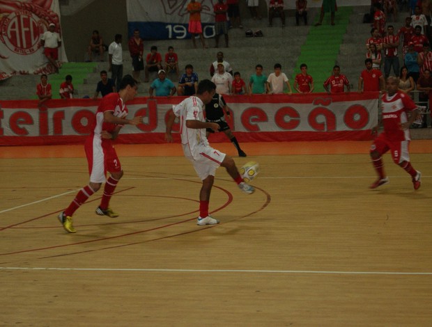 URV e América-RN fizeram jogo nervoso na decisão da Taça Cidade do Natal de Futsal (Foto: Augusto Gomes)