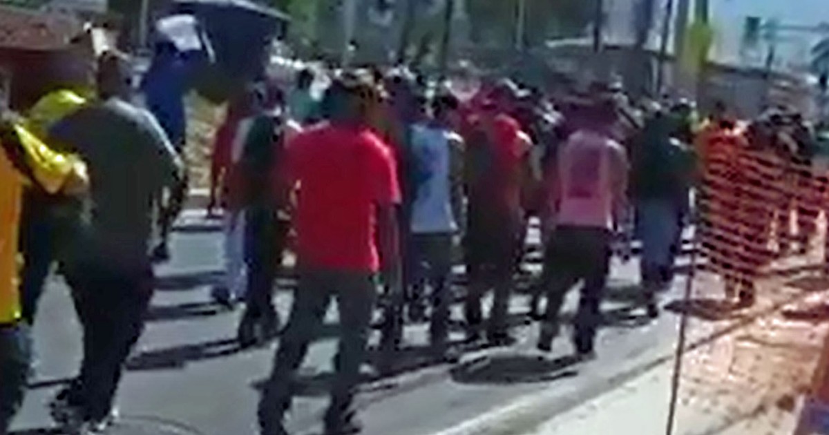 G1 Grupo Interdita Avenida Na Zona Oeste Do Rio Durante Protesto Notícias Em Trânsito Rj 