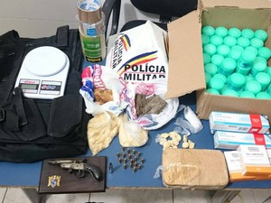Material apreendido pela PM no Bairro Santa Cândida em Juiz de Fora (Foto: Polícia Militar/Divulgação)