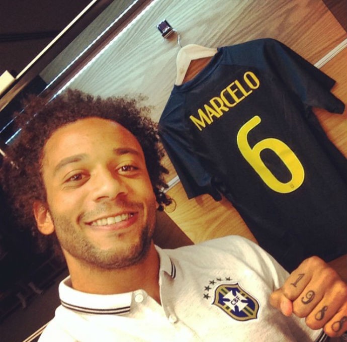 Marcelo com nova camisa da Seleção (Foto: Reprodução Instagram)