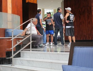 Edu Gaspar, gerente do Corinthians, no hotel (Foto: Carlos Augusto Ferrari / Globoesporte.com)