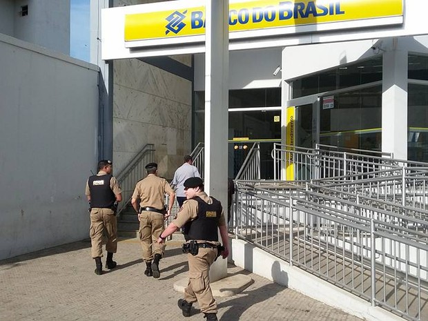 Crime ocorreu no Banco do Brasil no Centro de Oliveira (Foto: Marcelo Praxedes/Divulgação) Crime ocorreu no Banco do Brasil no Centro de Oliveira (Foto: Marcelo Praxedes/Divulgação)