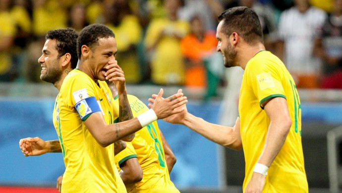 renato augusto neymar brasil x peru eliminatórias (Foto: Marlon Costa/Futura Press) renato augusto neymar brasil x peru eliminatórias (Foto: Marlon Costa/Futura Press)