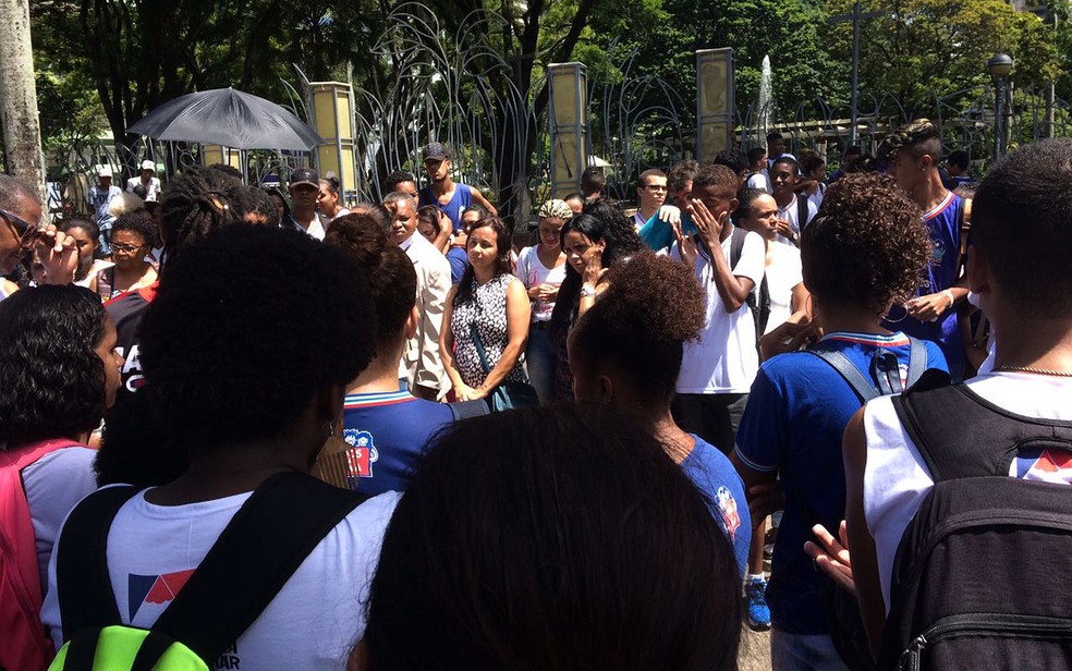 Amigos e familiares do jovem morto após o BaVi fizeram ato para pedir justiça pelo crime (Foto: Henrique Mendes/ G1)