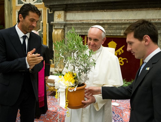 Papa francisco lionel messi e buffon (Foto: Agência AP)