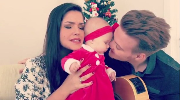 Thais Fersoza e Michel Teló curtem primeiro natal com a filha, Melinda (Foto: Reprodução/Instagram)