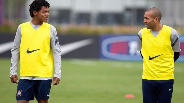 Romarinho e Emerson no treino do Corinthians (Foto: Daniel Augusto Jr. / Ag. Corinthians)