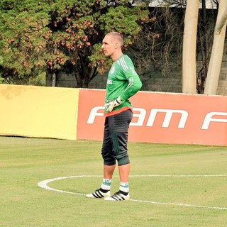 Prass participa de coletivo e amplia chances de jogar ainda neste ano