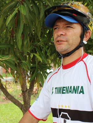 Francisco Antônio Lima torcedor do River-PI (Foto: Náyra Macêdo/GLOBOESPORTE.COM)